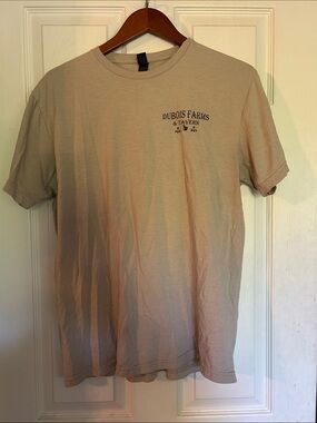 Gildan Men's Beige Dubois Farms & Tavern Short Sleeve Tee